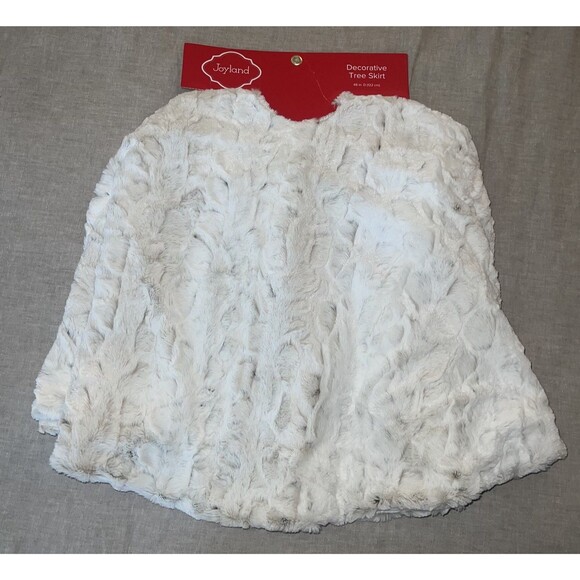 Belk Joyland Christmas Tree Skirt Ivory Into The Woods Faux Fur 48” Diameter - Picture 1 of 9